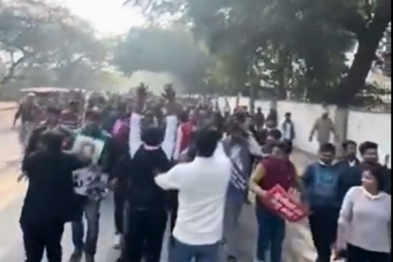 डीयू परिसर में विरोध प्रदर्शन पर एक महीने के लिए बैन, 5 या उससे अधिक लोगों के जमा होने पर प्रतिबंध