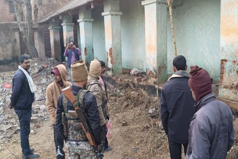 दुमका में महिला और 6 साल की बच्ची की हत्या, इलाके में हड़कंप