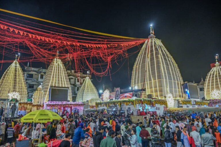 बाबा नगरी में भक्तों का रेला: सुबह 4:30 बजे से शुरू है जलार्पण, VVIP दर्शन पर रोक, सुरक्षा के पुख्ता इंतजाम