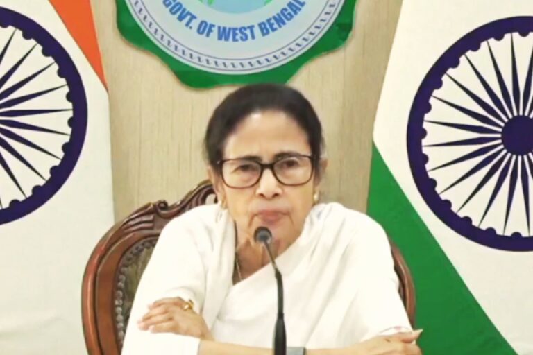ममता बनर्जी ने चुनाव आयोग को बताया ‘टॉर्चर आयोग’, बीजेपी पर 58 लाख वोटर के नाम हटाने का लगाया आरोप