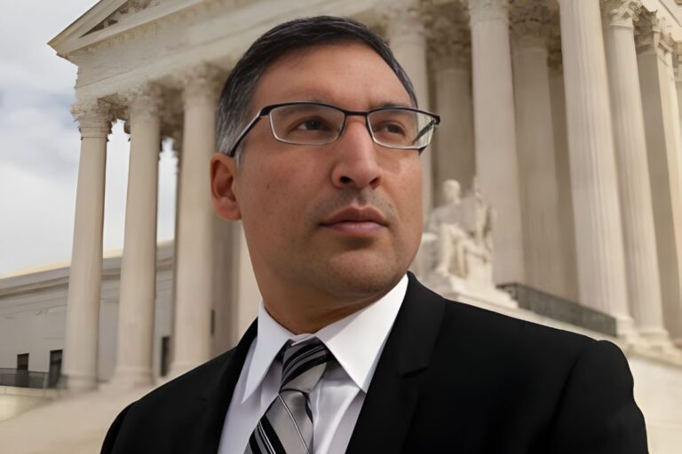कौन हैं भारतीय मूल के वकील नील कात्याल, जिन्होंने US सुप्रीम कोर्ट में ट्रंप की ‘टैक्स वाली जिद’ रद्द करवाई
