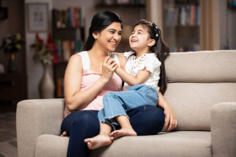 मजबूत और कॉन्फिडेंट बनेंगे आपके बच्चे, बस आजमाने होंगे ये जरूरी टिप्स  