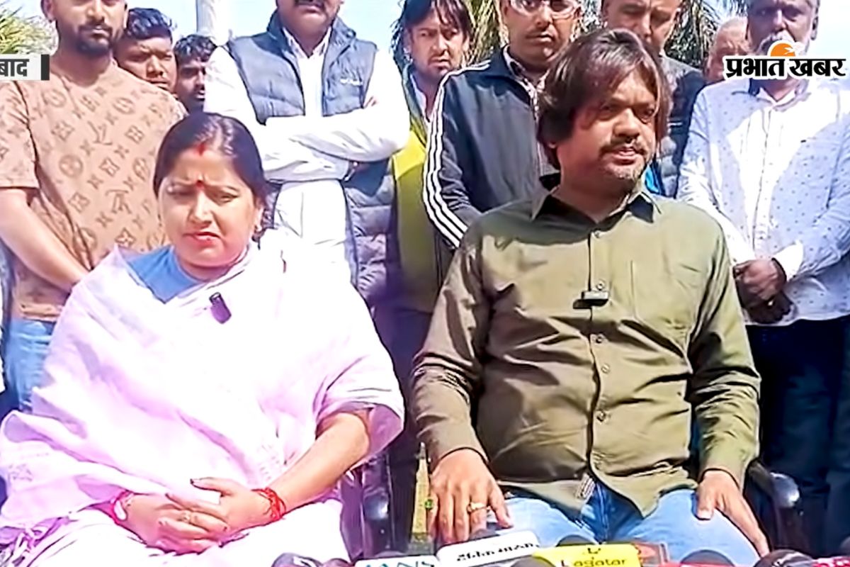 Dhanbad: सिंह मेंशन में बमबारी, पूर्व विधायक संजीव सिंह ने उठाए गंभीर सवाल; निष्पक्ष जांच की मांग