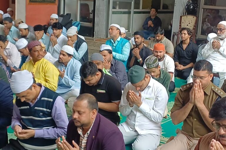 पटना में रमजान के पहले जुमे पर उमड़ा जनसैलाब, नन्हे रोजेदारों ने तरक्की और भाईचारे की दुआ मांगी