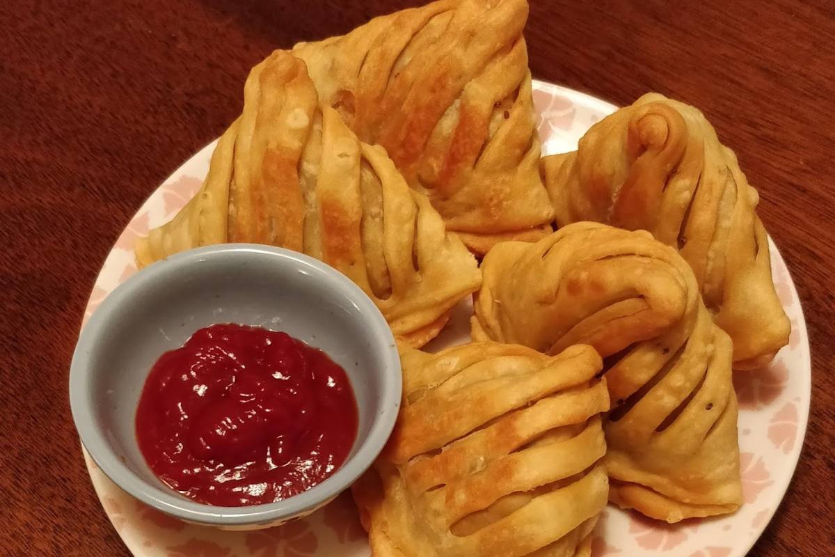 Stripped Samosa Min