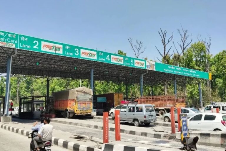 टोल प्लाजा पर नया डिजिटल नियम लागू, कागज अपडेट नहीं तो तुरंत कटेगा ई-चालान