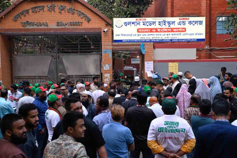 बांग्लादेश चुनाव : मतदान का दिन ईद जैसा, युवा वोटर उत्साहित