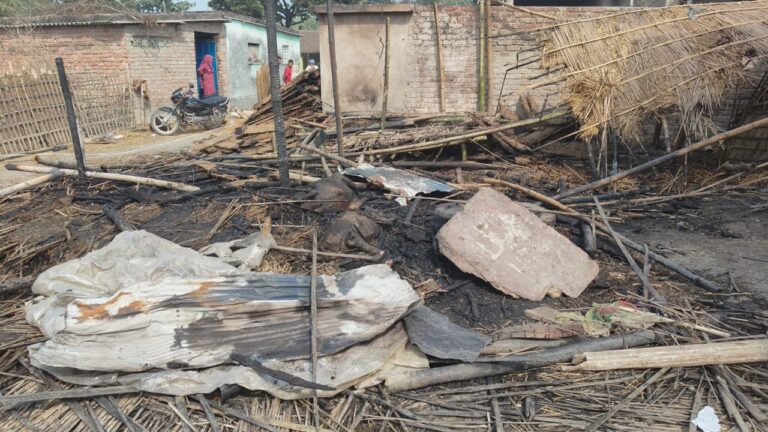 अगलगी से दो घर जले, हजारों की संपत्ति का नुकसान