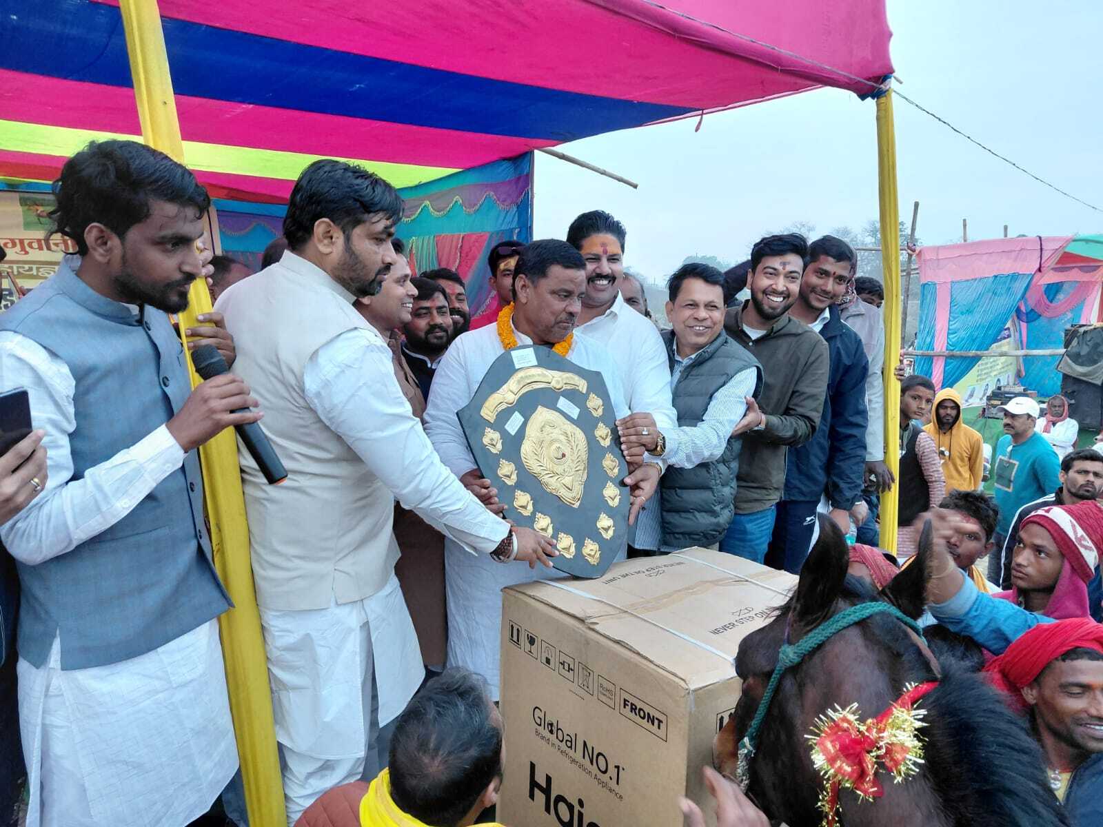 अगुवानी गंगा घाट पर राज्यस्तरीय घुड़दौड़ का आयोजन, नयागांव के घोड़े ने मारी बाजी