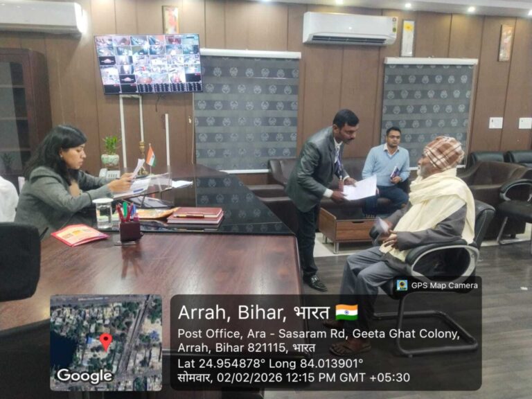 डीएम के जनता दरबार में पहुंचे महज आठ फरियादी