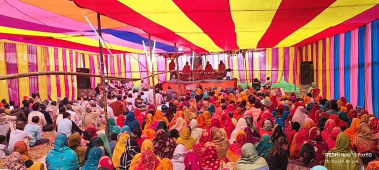तन-मन-धन से भगवान के श्री चरणों में अपने आप को कर दें समर्पित