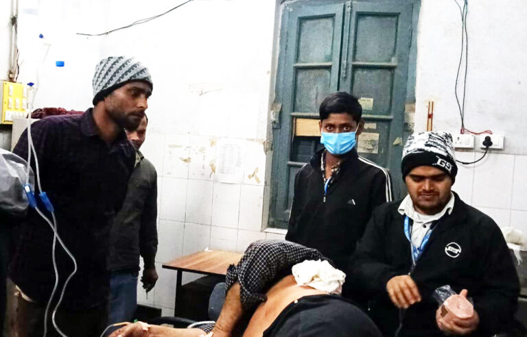 लघुशंका से मना किया तो चाचा को चाकू घोंपकर किया लहूलुहान