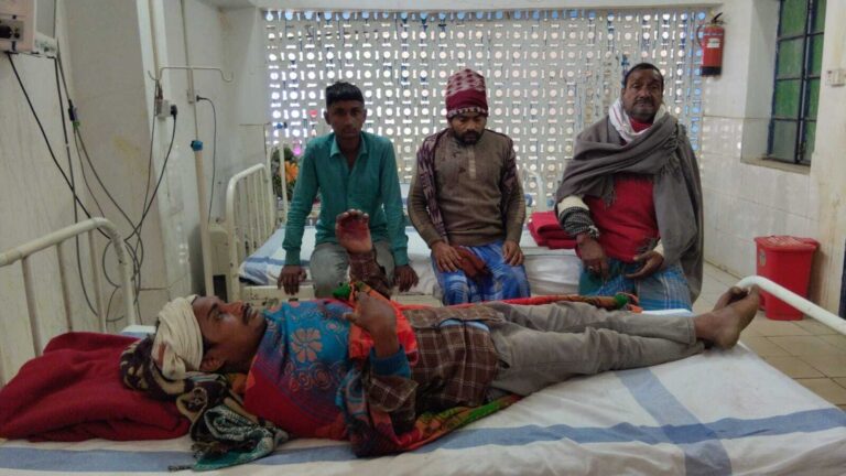 दो पक्षों के बीच मारपीट में आठ लोग जख्मी, रेफर