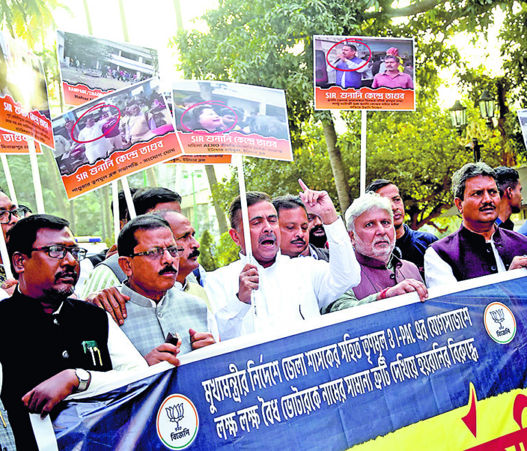 आइ-पैक के निर्देश पर कई बीएलओ ने अपलोड की नामों की वर्तनी में गलतियां