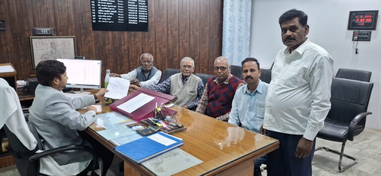 त्रिवेणीगंज बाजार में जाम-अतिक्रमण से परेशान हैं व्यापारी, एसडीएम को सौंपा ज्ञापन