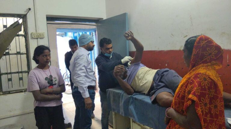 गाली देने से मना करने पर दंपती व पुत्री को पीटकर किया जख्मी