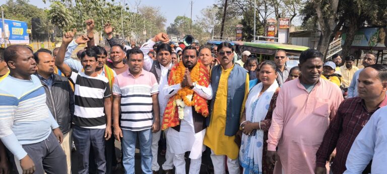 Giridih News :नगर निगम चुनाव : मेयर पद के लिए 13 एवं वार्ड पार्षद पद के लिए 81 अभ्यर्थियों ने किया नामांकन