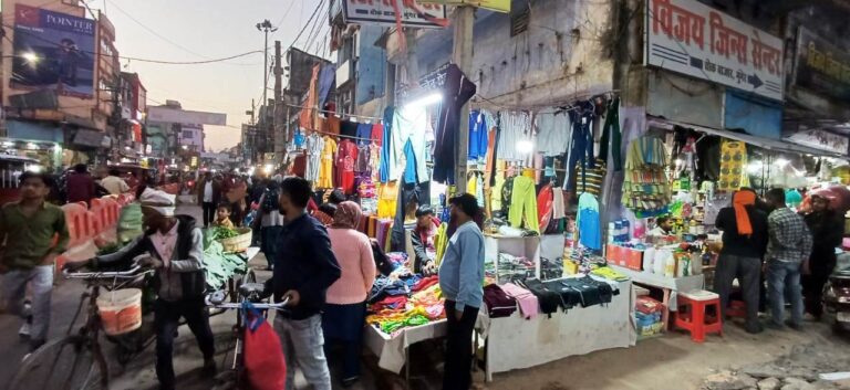 अतिक्रमणकारियों को निगम थमा रहा नोटिस, नहीं हटा अतिक्रमण तो होगी कार्रवाई