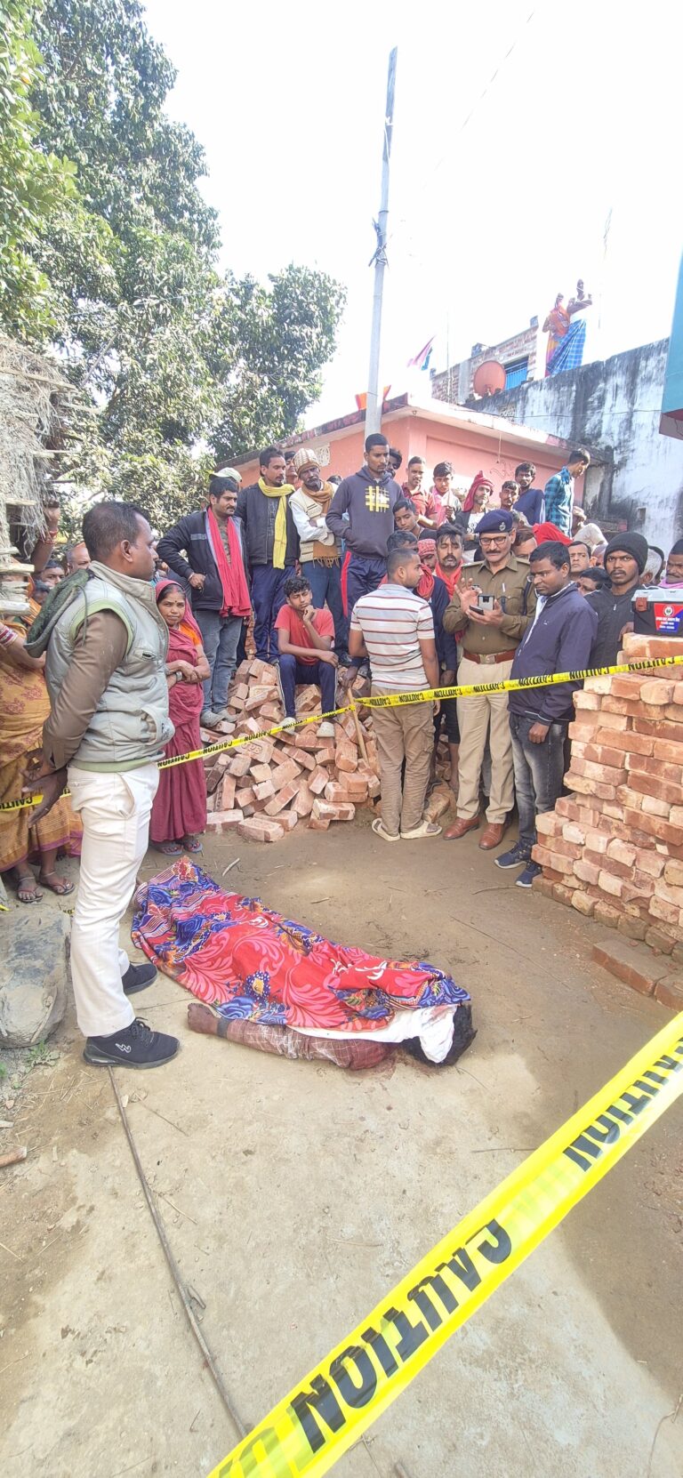 छड़ काटने के दौरान ग्राइंडर मशीन से गर्दन कटने से मिस्त्री की मौत