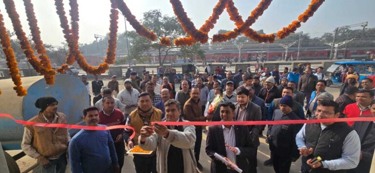 अमृत भारत स्टेशन योजना के अंतर्गत चल रहे निर्माण कार्यों का डीआरएम ने किया निरीक्षण