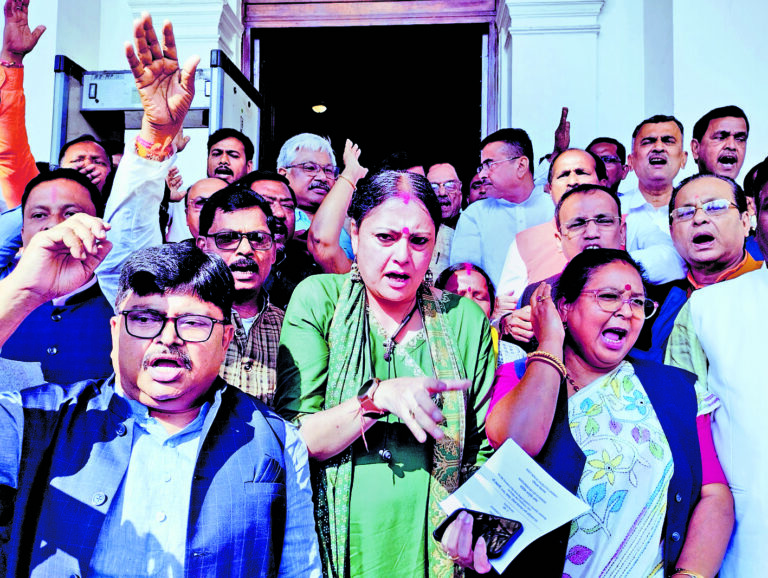 बजट पर वित्त राज्य मंत्री चंद्रिमा भट्टाचार्य के जवाबी भाषण से पहले भाजपा ने किया वॉकआउट