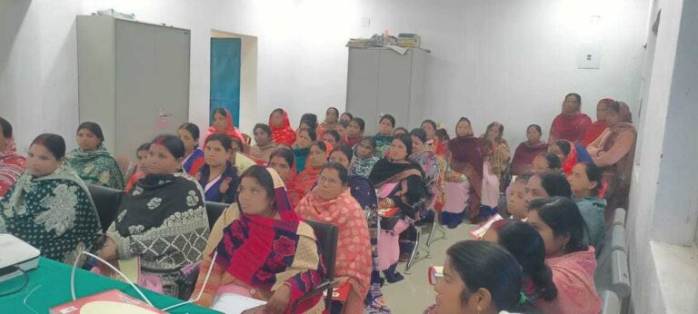 आशा अपने-अपने क्षेत्र में जाकर लोगों को उम्र के अनुसार खिलाएंगी दवा