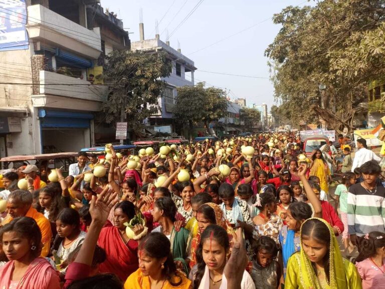 कलश शोभायात्रा के साथ सात दिवसीय भागवत कथा शुरु