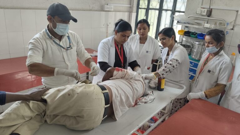 एनएच 19 पर सदासपुर गांव के समीप दिनदहाड़े छिनतई का प्रयास, पिता-पुत्र घायल