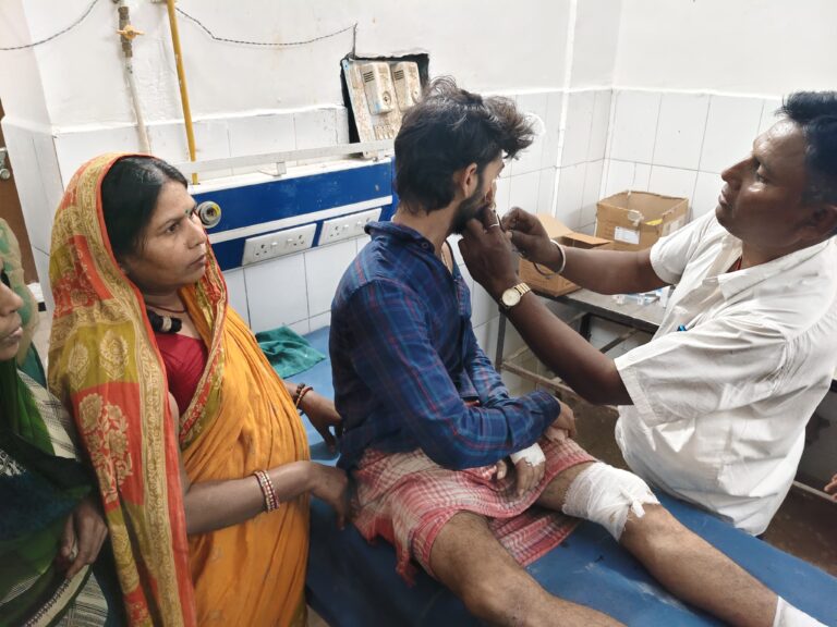 तेज रफ्तार बाइक ने युवक को मारी ठोकर, जख्मी