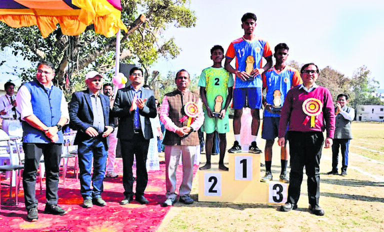 Chaibasa News : 100 मी दौड़ में भोलाराम, 200 मी में निखिल व 800 मी में भावेश अव्वल