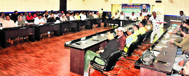 Chaibasa News : नयी श्रम संहिताओं को लागू करने पर जोर