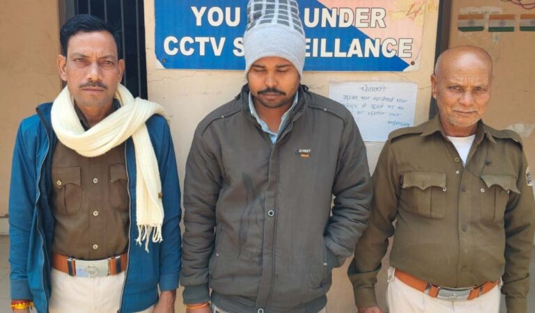 शराब पीकर हंगामा करते युवक गिरफ्तार