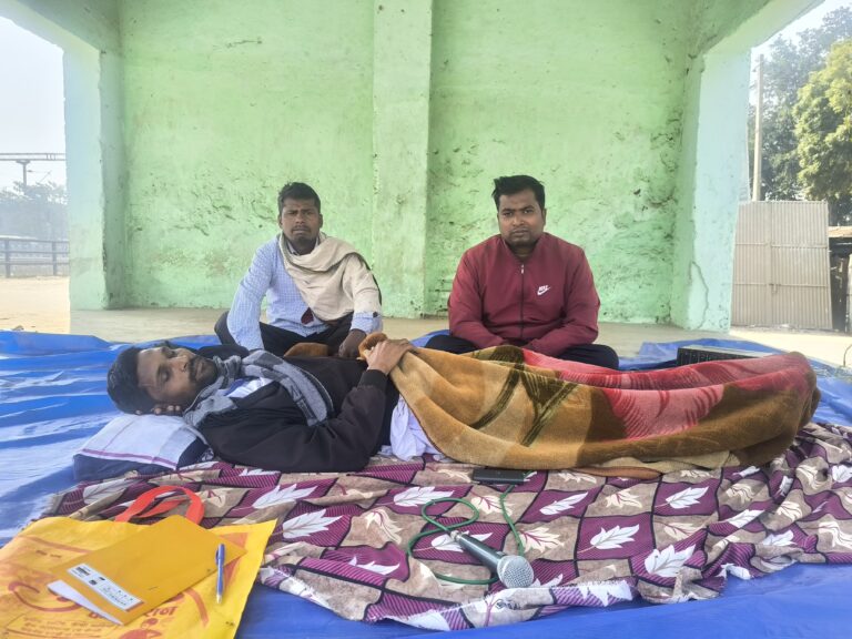 पूर्णिया सांसद की रिहाई व मेनहा में मेडिकल निर्माण को लेकर तीसरे दिन भी अनशन जारी