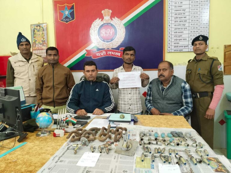 पुरबिया व गरीब रथ सुपरफास्ट ट्रेन से नल चोरी करने वाला शातिर गिरफ्तार