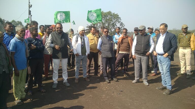 Giridih News :लेबर कोड के खिलाफ सड़क पर उतरा मोर्चा