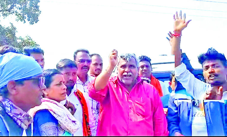 बनबहाल में भाजपा का झंडा हटाने का आरोप
