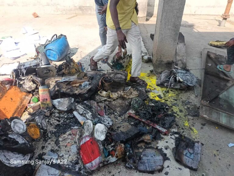 पूर्व नप उपाध्यक्ष मनोज यादव के घर में भीषण आग