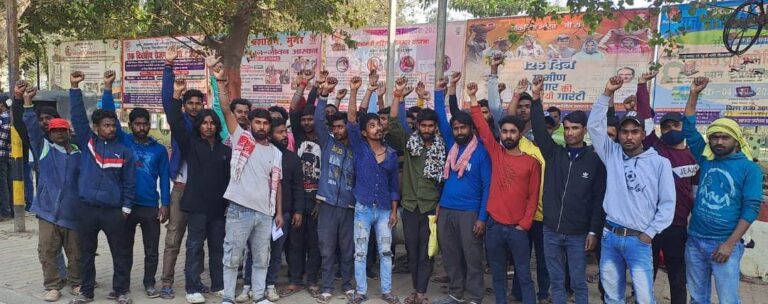न्यूनतम वेतन निर्धारण की मांग को लेकर नप जमालपुर के सफाई मजदूरों ने घेरा समाहरणालय