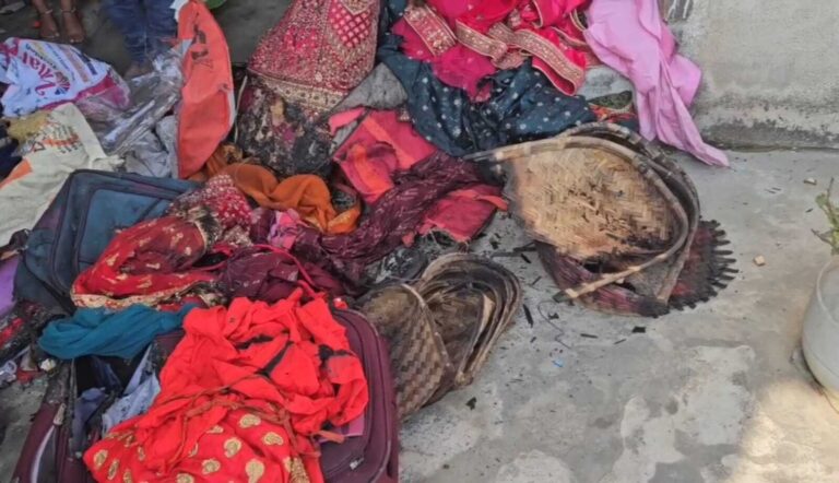 आग से दुल्हन का सारा सामान खाक, मुआवजे की मांग