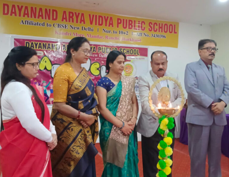 स्कूल में आशीर्वचन व विदाई समारोह