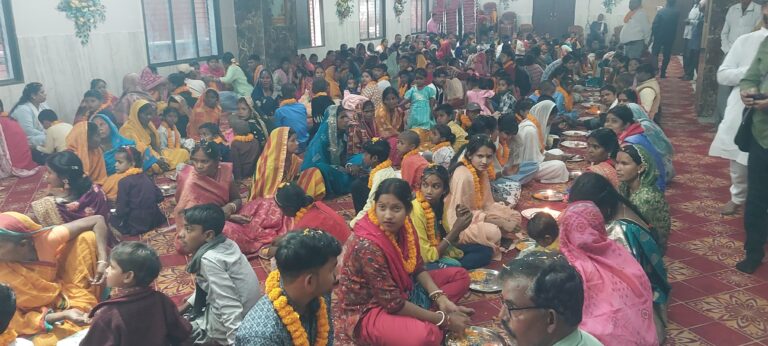 माना मातृ-पितृ पूजन दिवस, बच्चों ने माता-पिता की पूजा