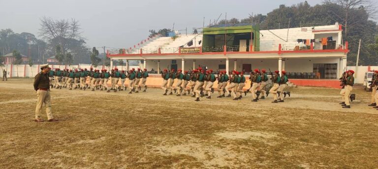 सिपाही प्रशिक्षण का एसपी ने लिया जायजा, सिखाया अनुशासन का पाठ