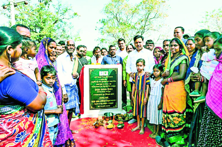 Jharsuguda News: सड़क निर्माण से ग्राणीम क्षेत्रों में बढ़ेगा कारोबार, आत्मनिर्भर बनेंगे लोग : त्रिपाठी