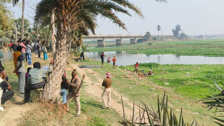 कारी कोसी नदी से कोलासी पुल के पास मिला शव, हड़कंप