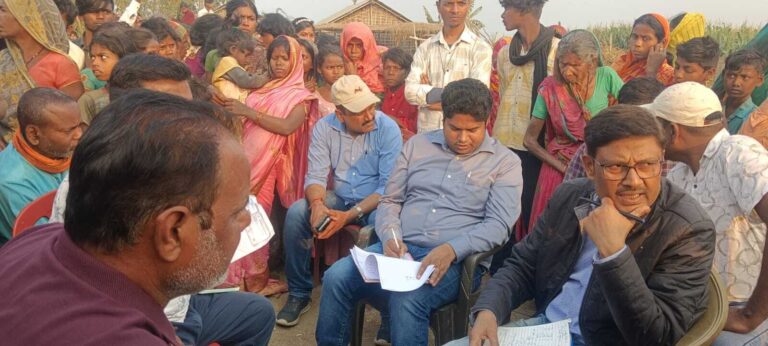 एक ही परिवार के तीन लोगों की मौत के बाद कुंवारी गांव में छाया मातम