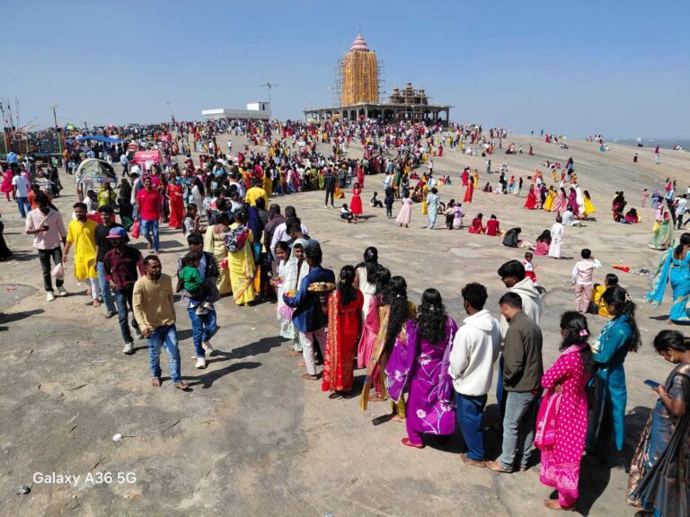 शिवलोक धाम मरासिल्ली पहाड़ पर उमड़ा जनसैलाब
