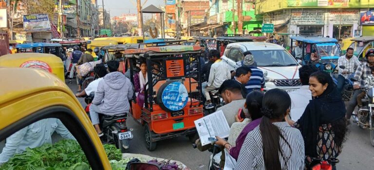 मैट्रिक परीक्षा के पहले दिन ही चरमरायी ट्रैफिक व्यवस्था, भीषण जाम से परीक्षार्थी रहे हलकान