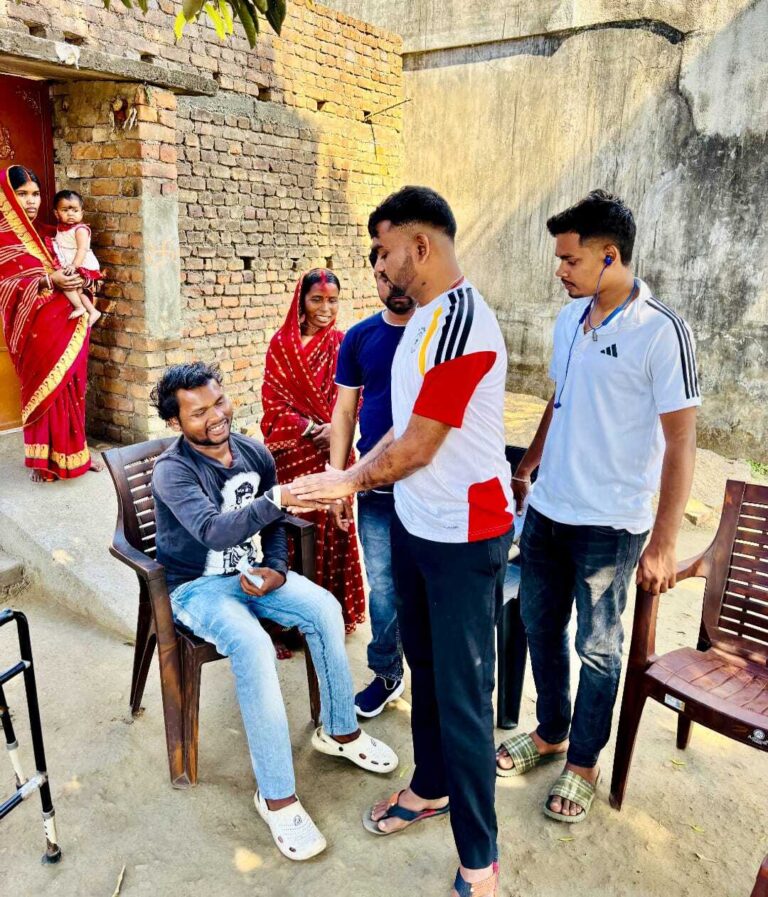 Bokaro News : विधायक जयराम ने की दिव्यांग छात्र की मदद