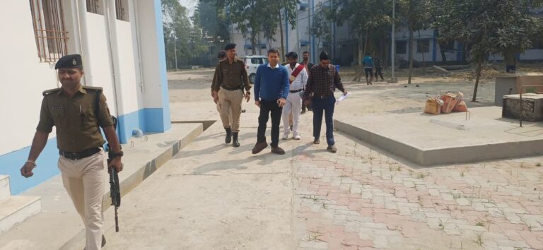 ईवीएम/वीवीपैट वेयर हाउस का डीएम ने किया निरीक्षण