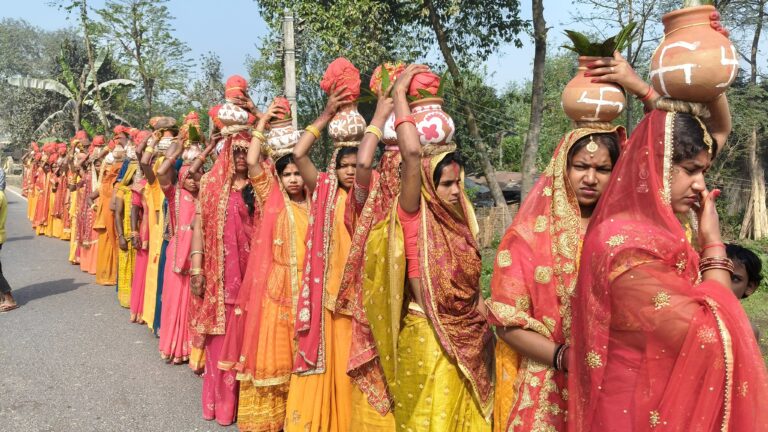 कलश यात्रा के साथ सात दिवसीय श्रीमद् भागवत कथा शुरू